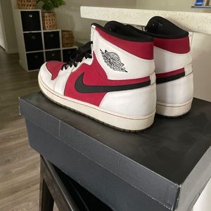 Jordan 1 retro Carmine size 16
